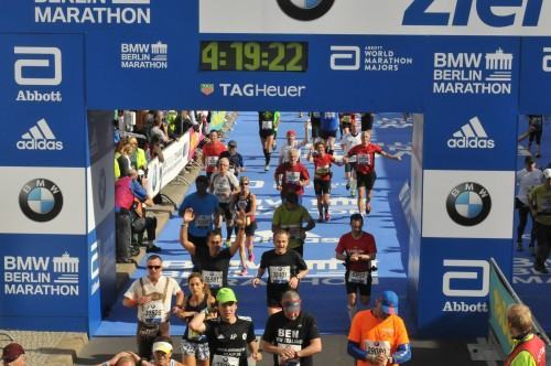 Maratona de Berlim - Cruzando a Linha de Chegada